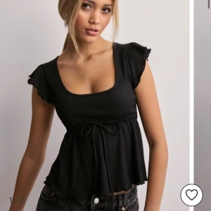 Svart Topp - Säljer denna fina topp! Skriv om du vill ha mer info 💕