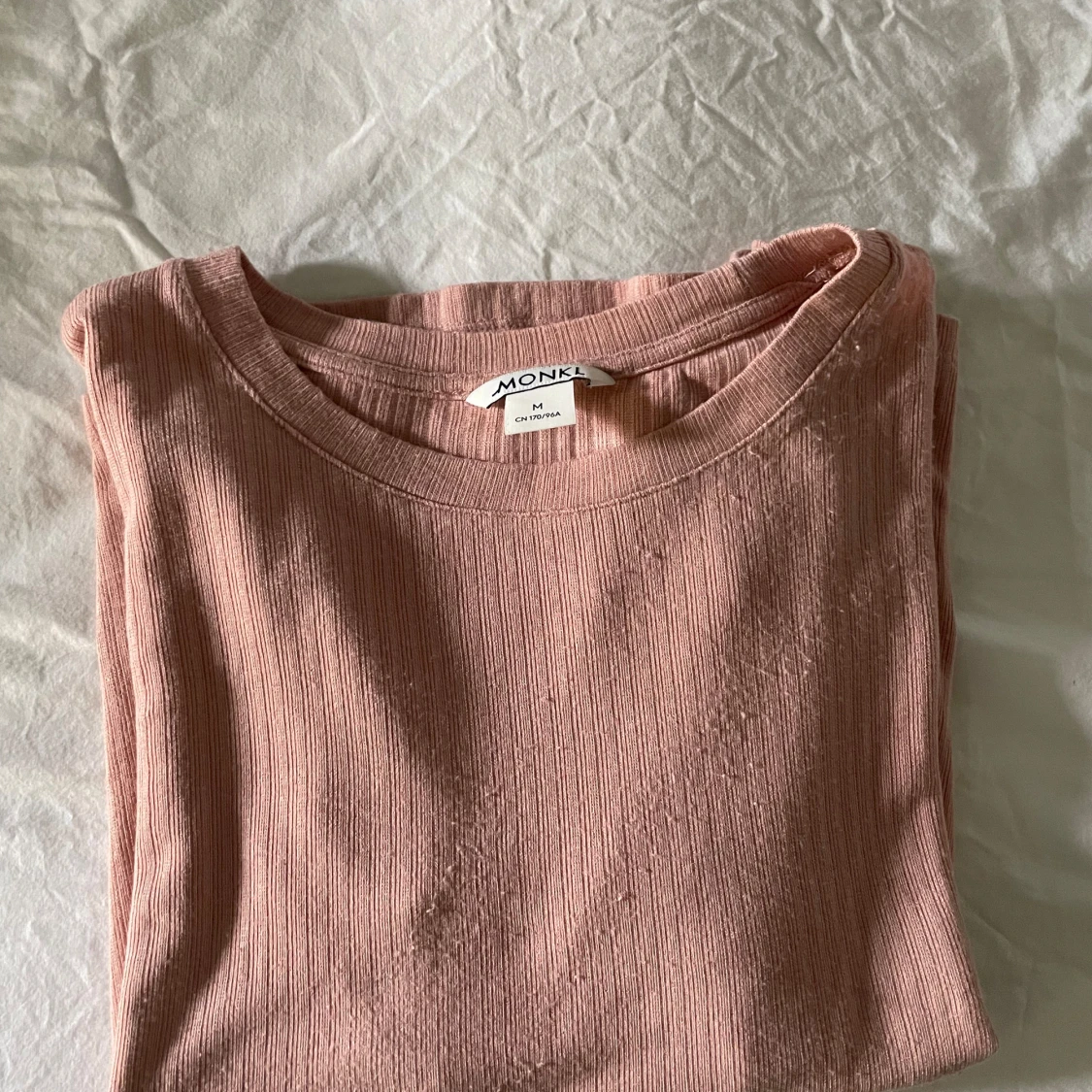 T-shirt från monki - 90