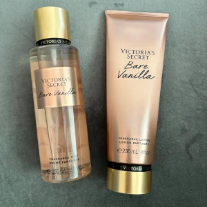 Bare Vanilla Victorias Secret - Säljer body lotion och mist i den trendiga doften bare vanilla från Victoria’s secret. Endast testad en gång så dem är nästan helt nya, säljer pga det var inte riktigt min doft 💕 