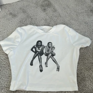 Jätte fin topp - Topp/Magtröja💗 Aldrig använd. Det är bara att skriva om det ör något ni undrar🤗