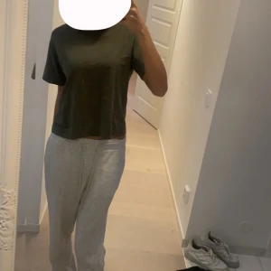 Jättefin mörkgrön tshirt - Fint skick