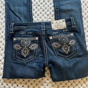 Miss me jeans  - Säljer dessa miss me jeans då jag har för många💕jeansen är uppvikta på bilderna, men passar någon som är 165-170. Nypris ca 1000 kr