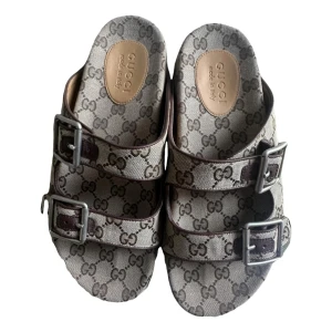 Gucci sandal  - Uk 9 43-44  Använda i hemmet ca 20 min. Tyvärr fel storlek. Nypris: 8000:-