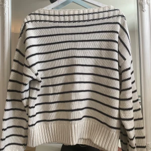 Tröja  - Randig tröja från Ginatricot 