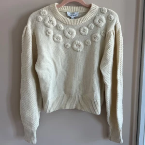 Creamvit stickad tröja - Creamvit stickad tröja från & other stories