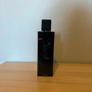 Yves Saint Laurent Myslf - Säljer en riktigt god herrparfym. Ysl myslf 100 ml. Ca 90 ml kvar. Utan presentation. 