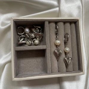 Leonora earrings  - 45kr per par 🩷 kika gärna in de andra annonserna som jag lagt ut för liknande smycken🌸