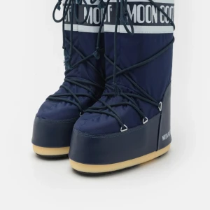 Moon boot - Säljer mina moonboots köpa för 2 år sen använda bara en vinter säljer för 700 men pris går att diskutera, skriv för bilder 