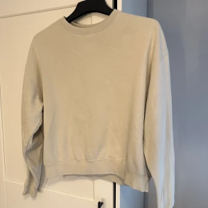 Oversized sweatshirt  - Beige Oversized sweatshirt från Weekday💕