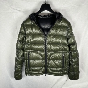 Herno jacka - Herno jacka, strl s, skick 9/10, pris 3499kr. Hör gärna av er vid frågor eller funderingar.