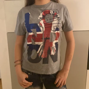 Gap vintage tröja - Säljer pga att det inte används. Så fin y2k gap tröja. 