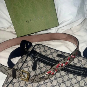 Gucci Snakeprint bälte 75cm ! Edition  - Snyggt Gucci bälte med snakeprint som inte säljs idag ock är ganska svårt att få tag på !! Condition på den 8/10