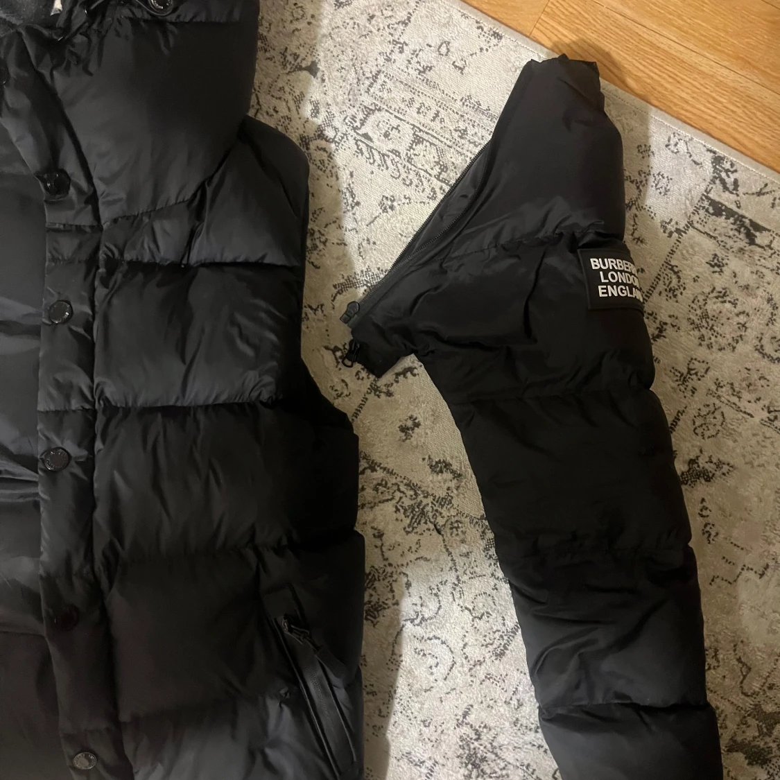 Svart dunjacka från Burberry - 1