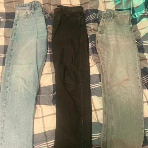Jack and jones jeans  - Hej, säljer mina jack and jones jeans då dom är för små. Alla är i bra skick och har inga defekter eller skador, 300 st eller alla för jag säljer alla för 750kr. Kan även tänka mig att sänka till 700kr vid snabb affär. SKRIV FÖR FLER BILDER ELLER FRÅGOR!