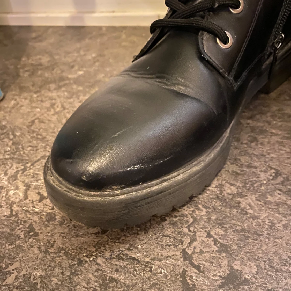 Svarta boots med snörning och dragkedja - 92