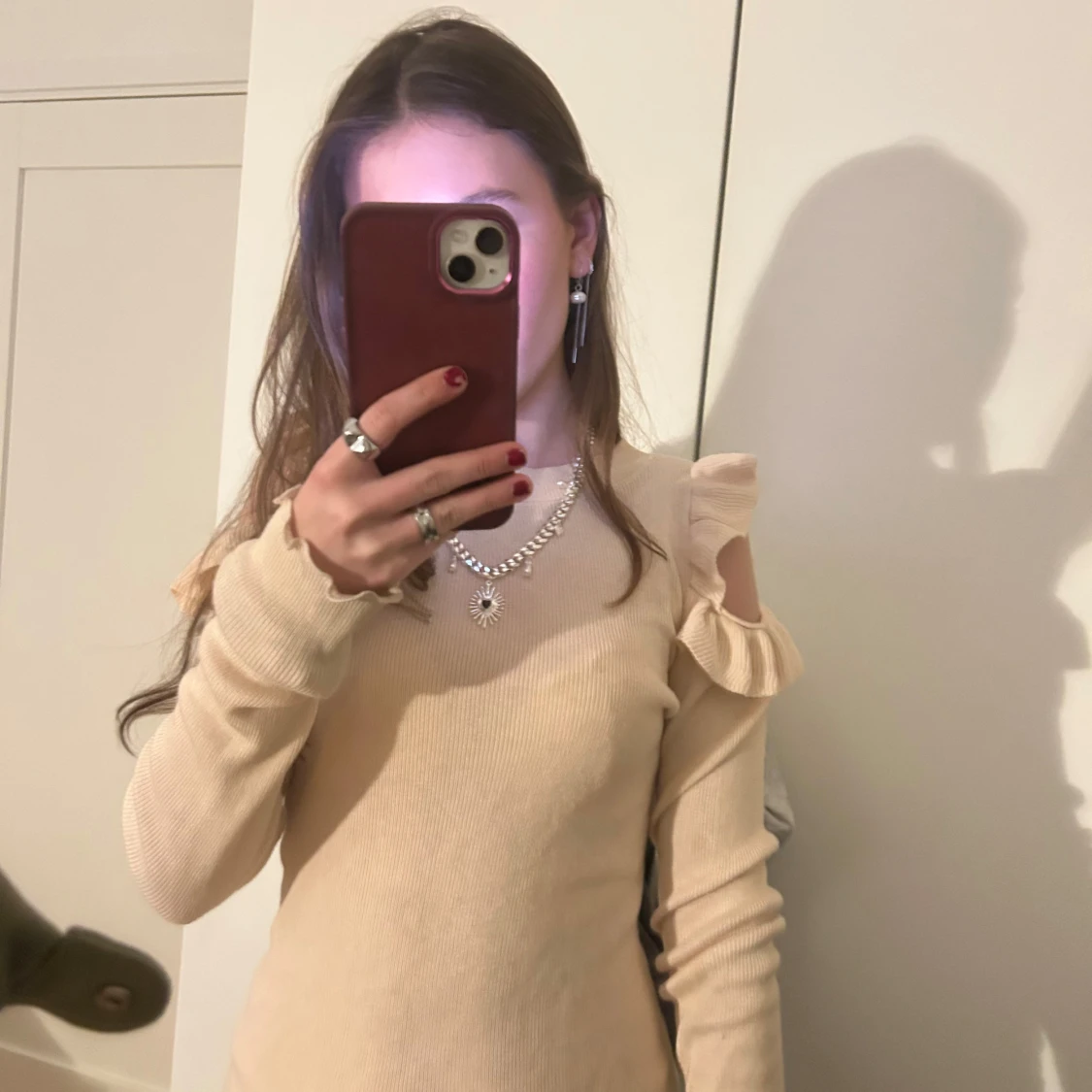 Beige ribbad tröja med volangdetaljer - 90