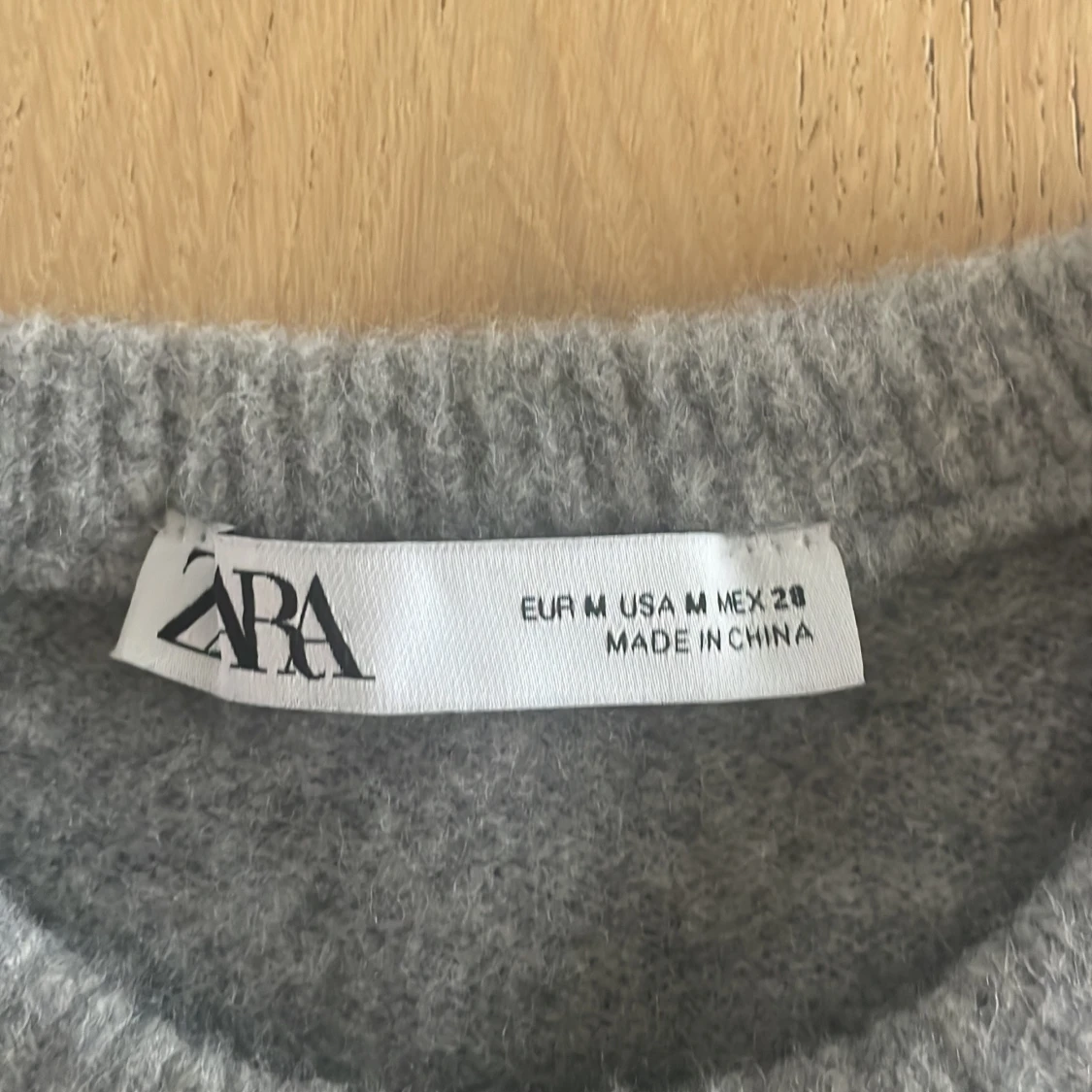 Grå tröja från Zara - 90