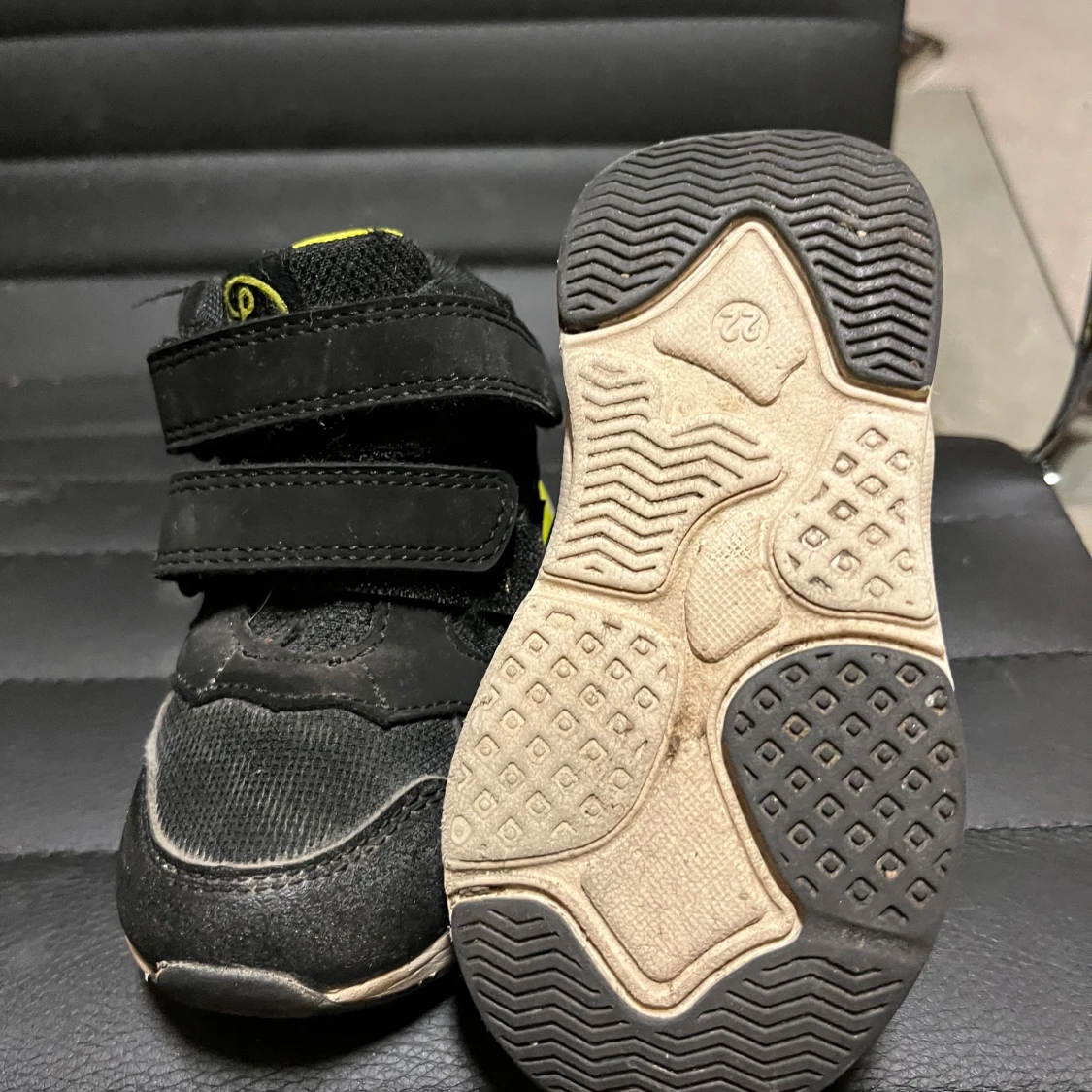 Svarta sneakers med kardborreband - 91