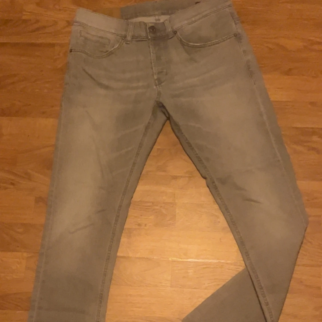 Grå jeans från Dondup