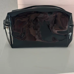 Caia neccesär -  Helt oanvänd caia necessär. Säljer då jag redan har väldigt många necessärer. Pris går att diskutera❤️. 