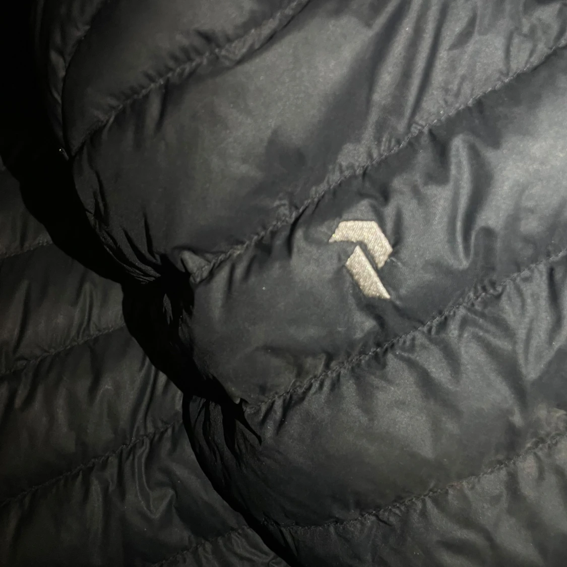 Svart dunjacka från Peak Performance - 91