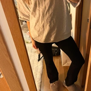 Grå sweatshirt  - Cool tröja 🩷