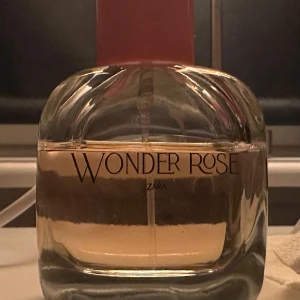 Wonder Rose parfym från Zara - Doften Wonder Rose från Zara ger en fräsch och blommig upplevelse. Full förpackning 90ml