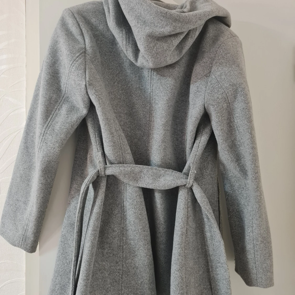 Grå kappa med luva  - 2