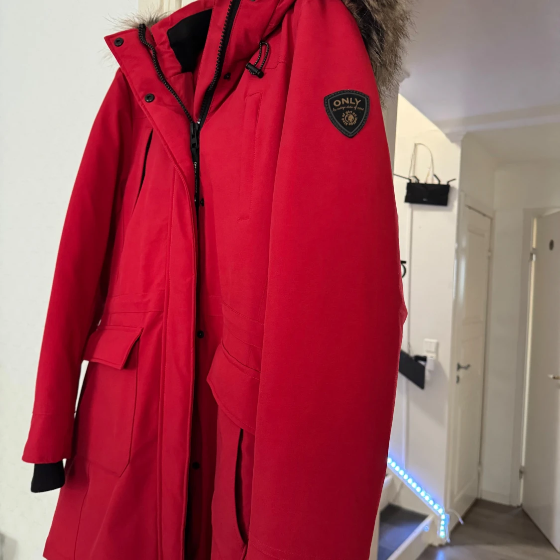 Röd parkajacka från ONLY - 1