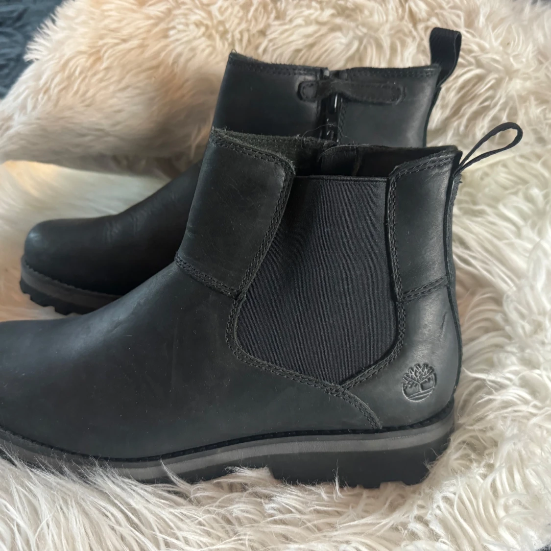 Nya: Svarta chelsea kid  boots från Timberland stl 40