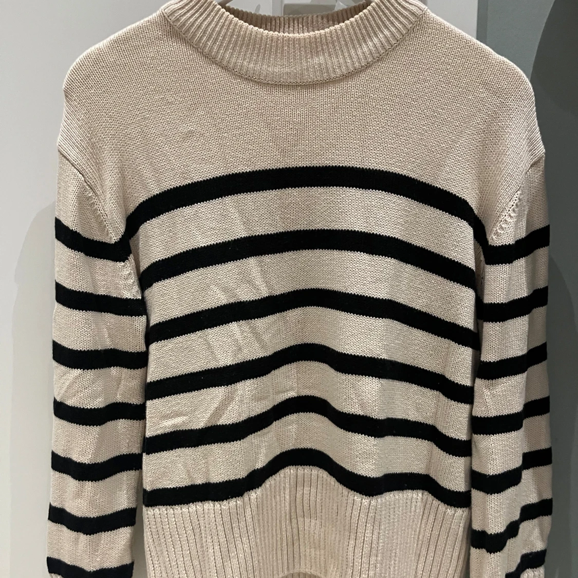 Randig stickad tröja - 1