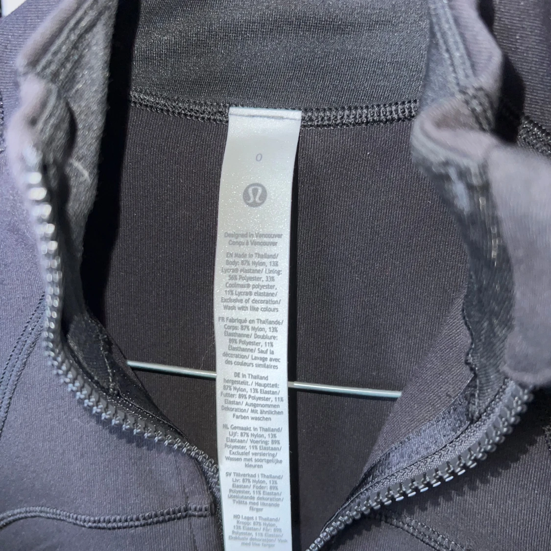 Svart jacka från Lululemon - 1