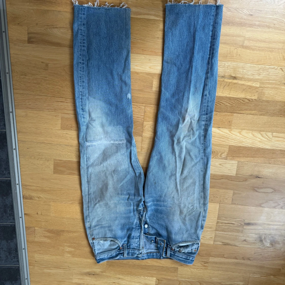 Levis 501 jeans med fransar