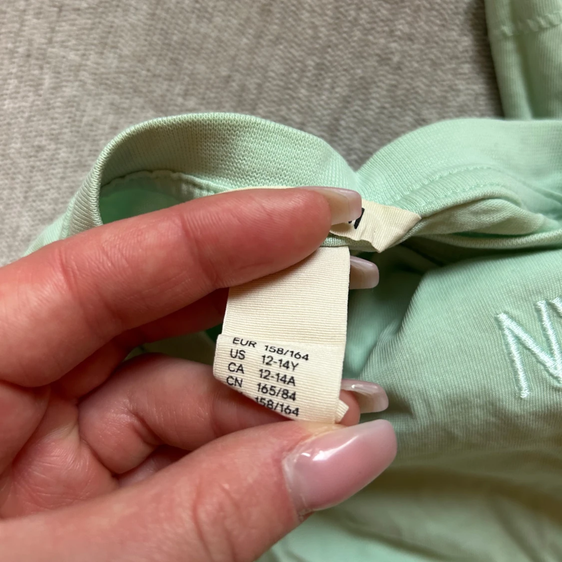 Mintgrön t-shirt från H&M med NYC-tryck - 1