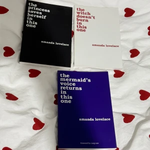 Poetry av Amanda Lovelace - Säljer en trilogi av Amanda Lovelace med titlarna 'the princess saves herself in this one', 'the witch doesn't burn in this one' och 'the mermaid's voice returns in this one'. Nyskick 