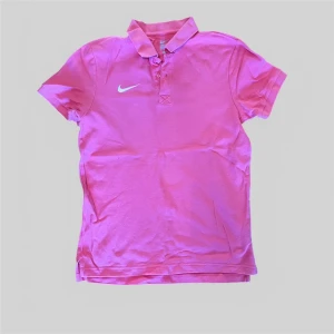 Nike piké  - Nike piké perfekt för sport, använd någongång, väldigt bra skick, skickas samma dag📦