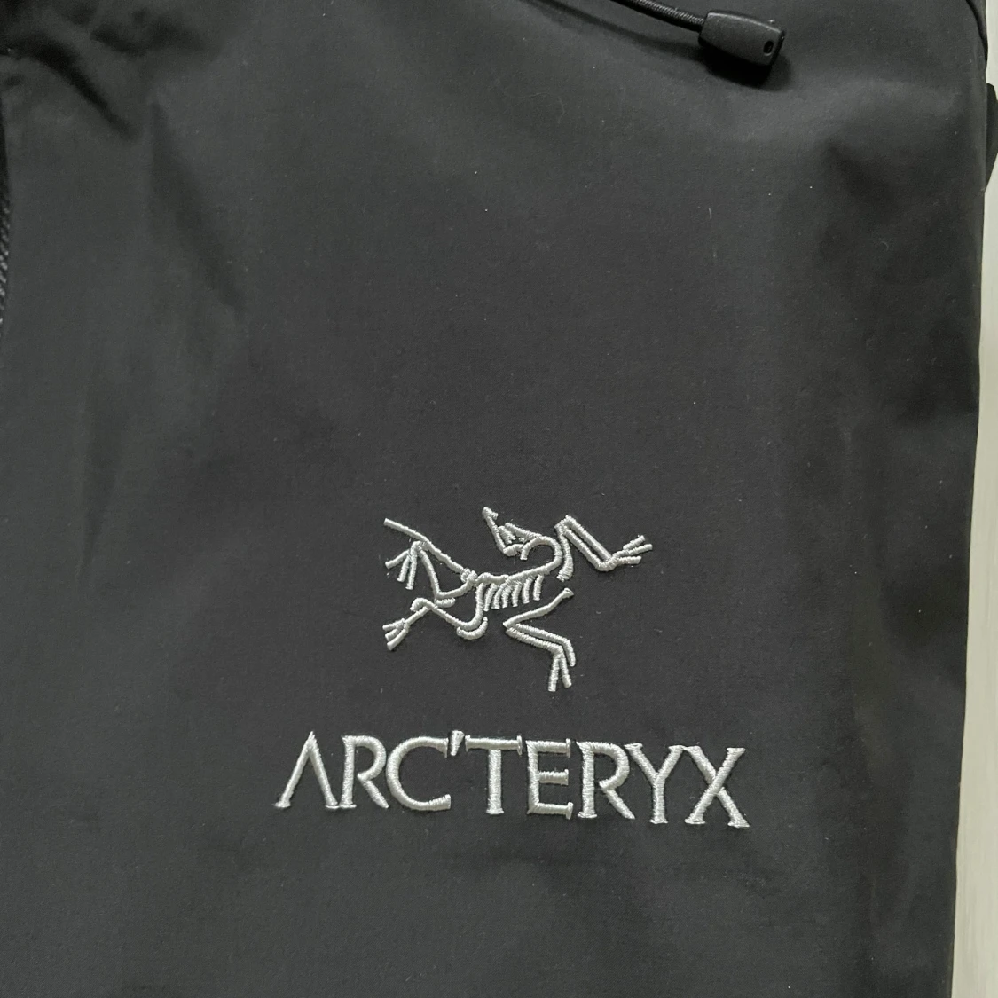 Svart regnjacka från Arc'teryx - 2