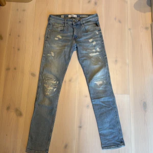 Replay Anbass slim fit, storlek 28 - | Ljus blåa replay Anbass | Storlek 28/32 | 