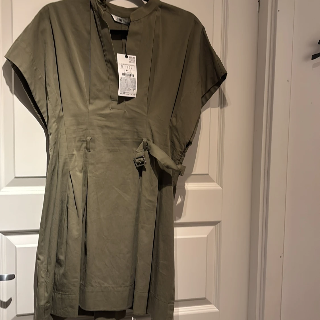 Olivgrön klänning från Zara - 1