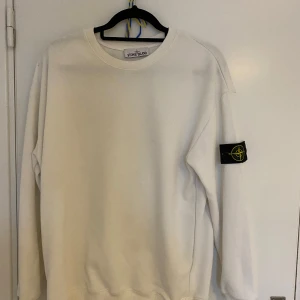 Stone Island Crewneck - Stone Island crewneck. Bra skick. Storlek S men passar bättre på någon med M