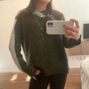 Envii mohair/wool stickad - Säljer en as cool grön stickad tröja från Envii i mohair och wool blandning🐢 Strl S men passar xs-m, nypris runt 800❤️ möts upp i innerstan eller fraktar!