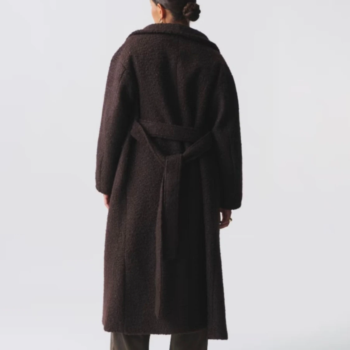 Mörkbrun kappa med bälte