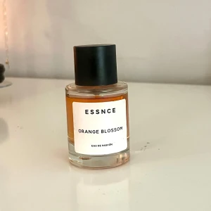 Essnce Orange Blossom Eau de Parfum - Sprayad endast fåtal gånger. Nypris 360kr