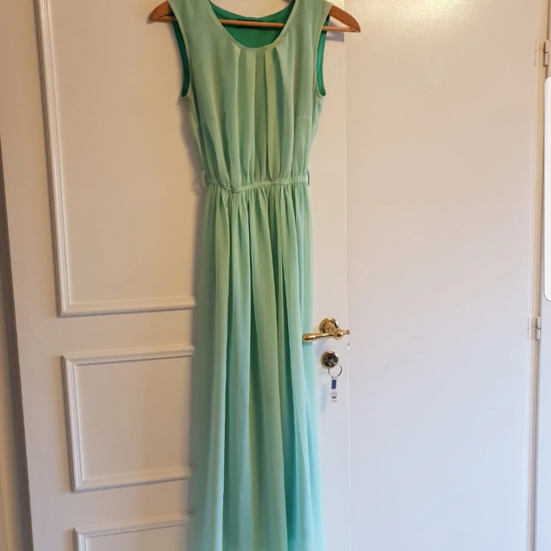 Mintgrön ärmlös långklänning