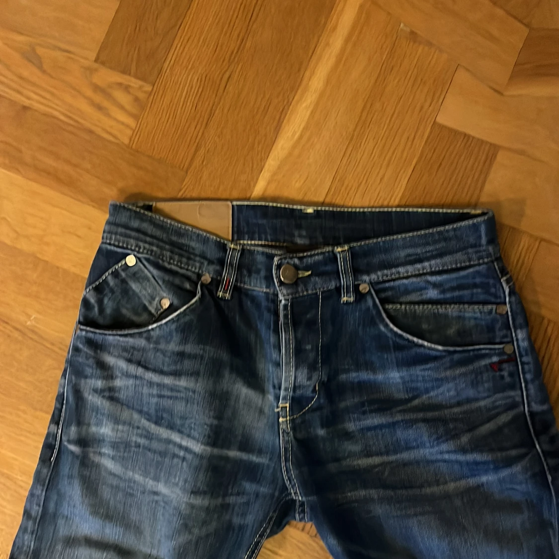 Blå jeansbyxor - 90