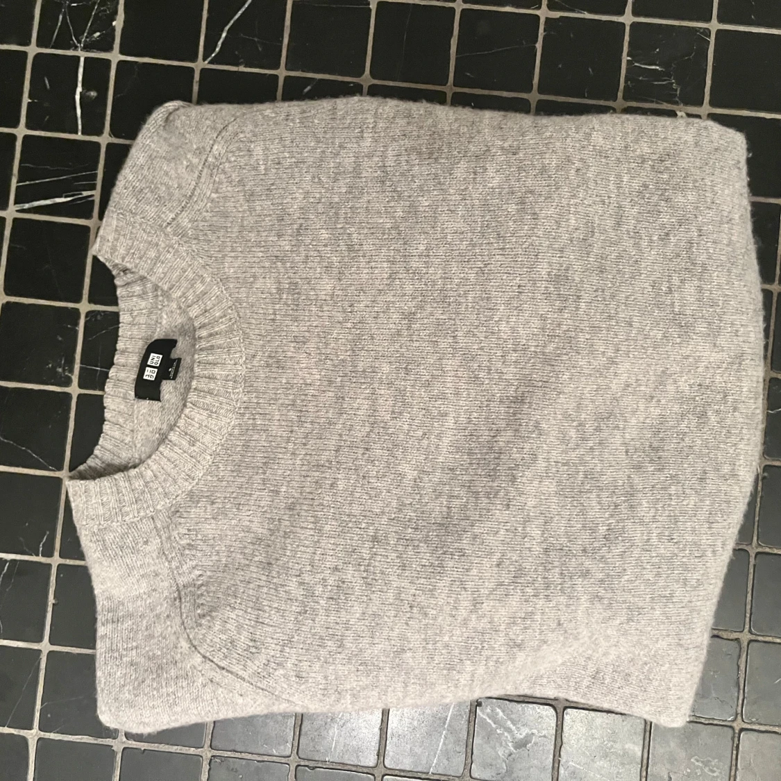 Grå tröja från Uniqlo - 90