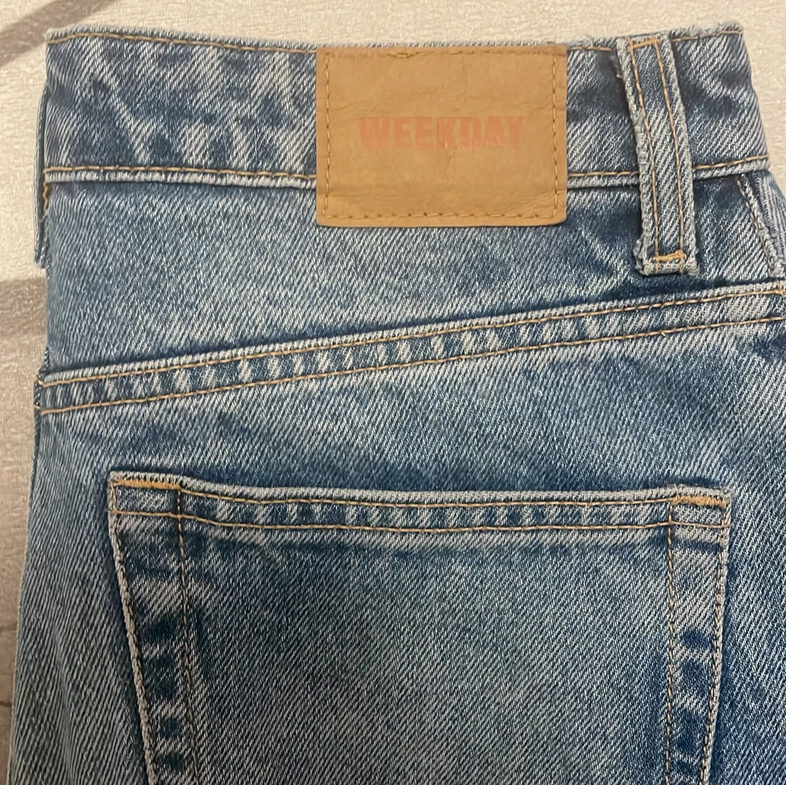 Blå jeans från Weekday - 91