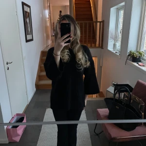 Stickad tröja - Stickad tröja. Så fin modell