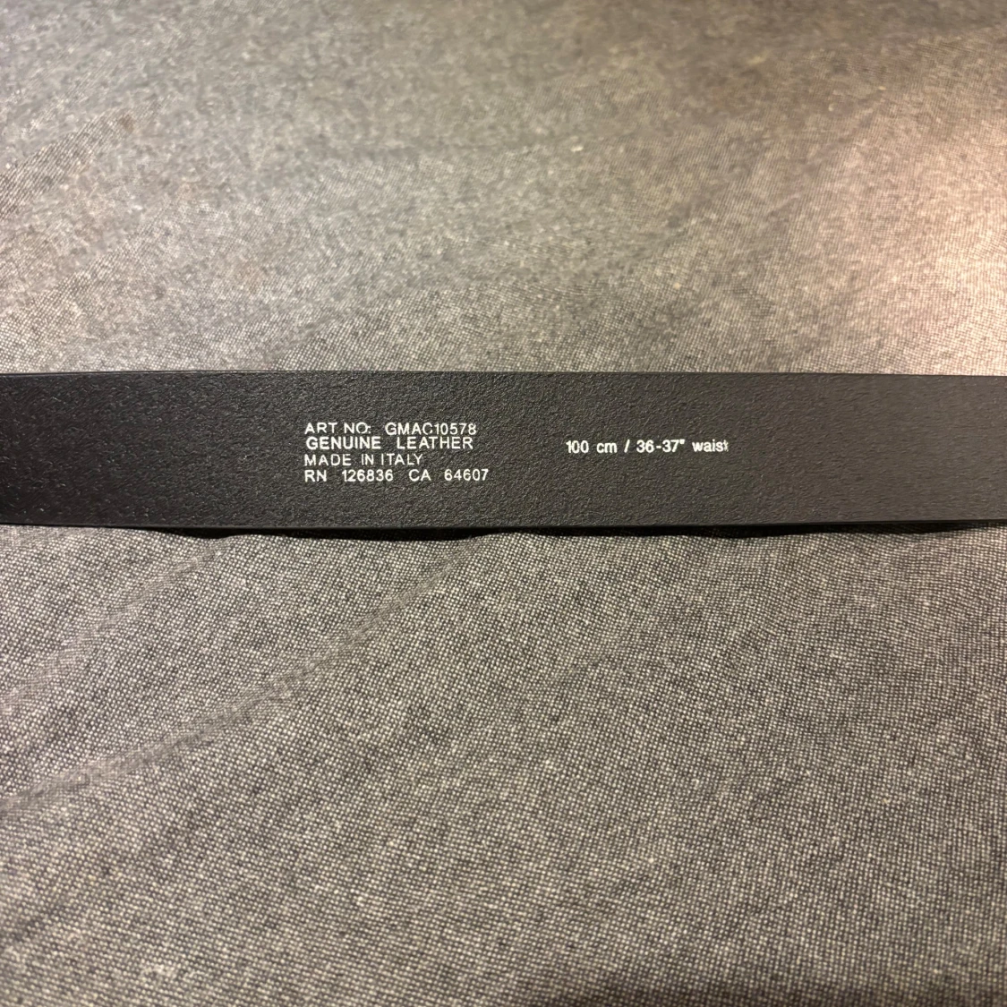 Svart skärp med silverfärgat spänne från j lonberg - 92