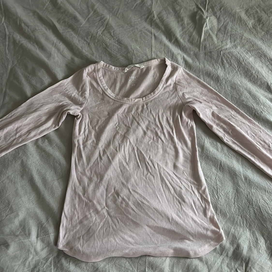 Ljusrosa ribbad långärmad topp från H&M